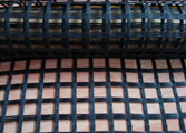 玻璃纤维土工格栅分类，玻纤格栅特点作及用途